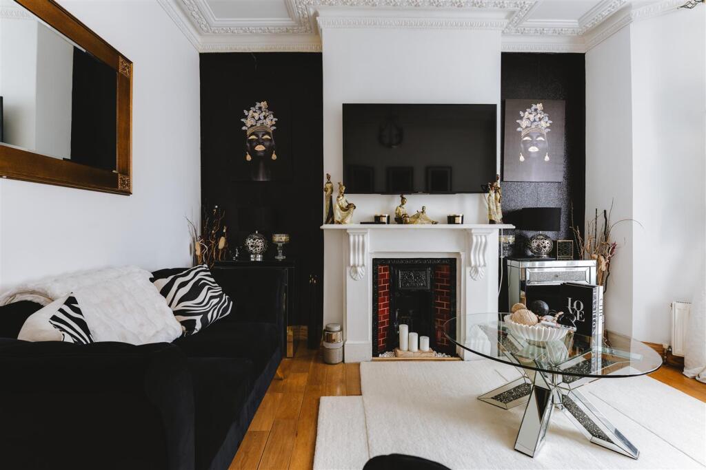 House in London, Clapton Park, Lower Clapton - View 3