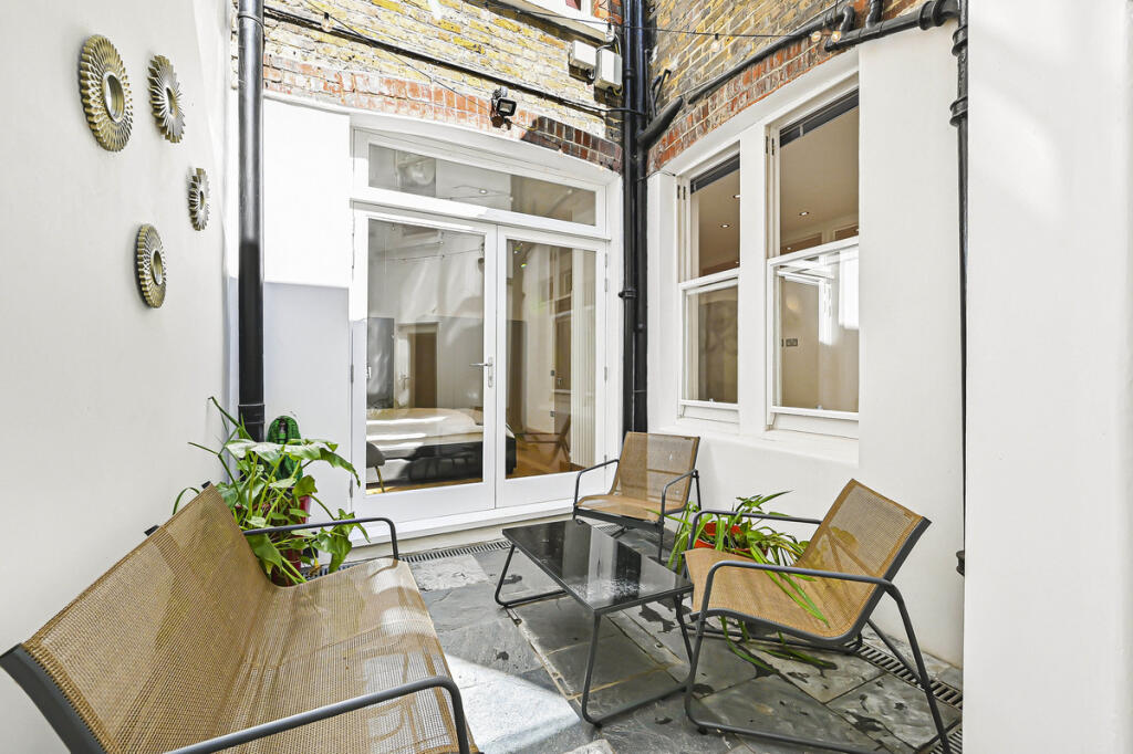 Apartment in London - View 3