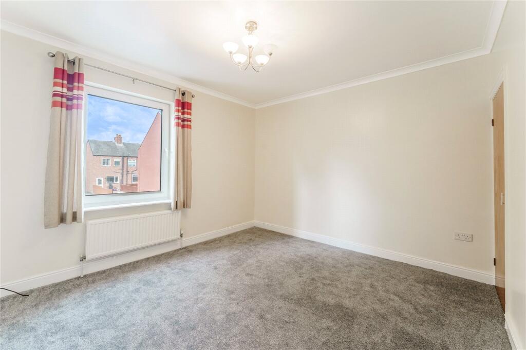 House in Wakefield, Micklefields, Glasshoughton - View 4