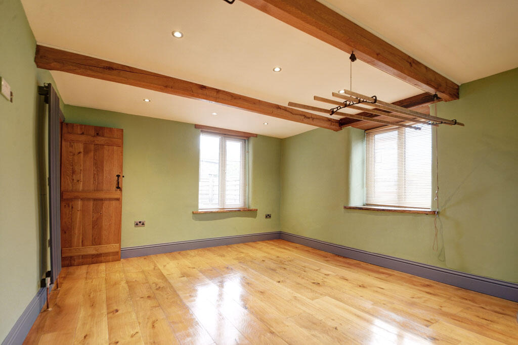 House in Bradford - View 4