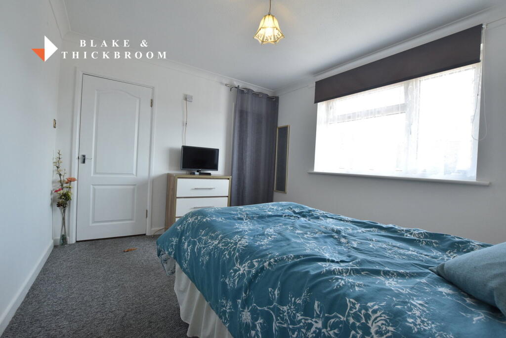 Flatford Drive, Clacton on Sea CO16 8AH photo 4