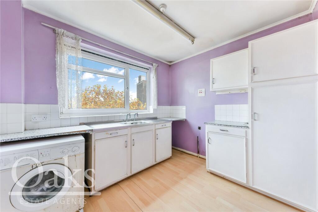 1-bed flat on Telford Avenue, London, £225,000