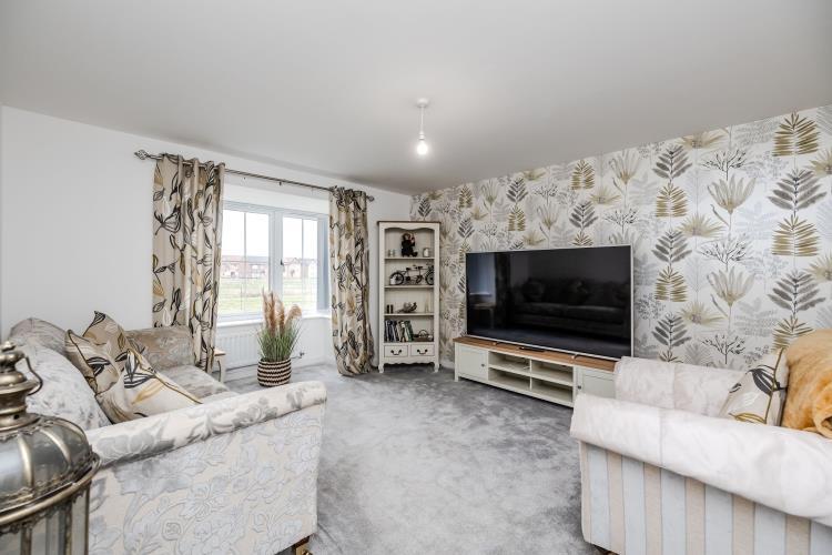 41 Hall Chase, Callerton, Newcastle Upon Tyne photo 4