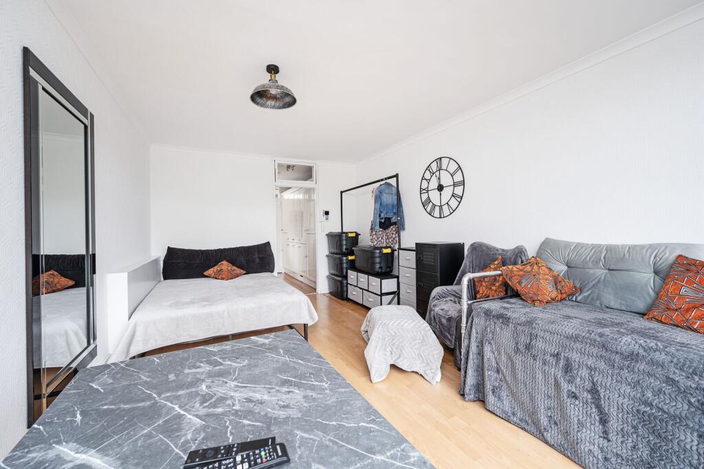 Studio flat for rent