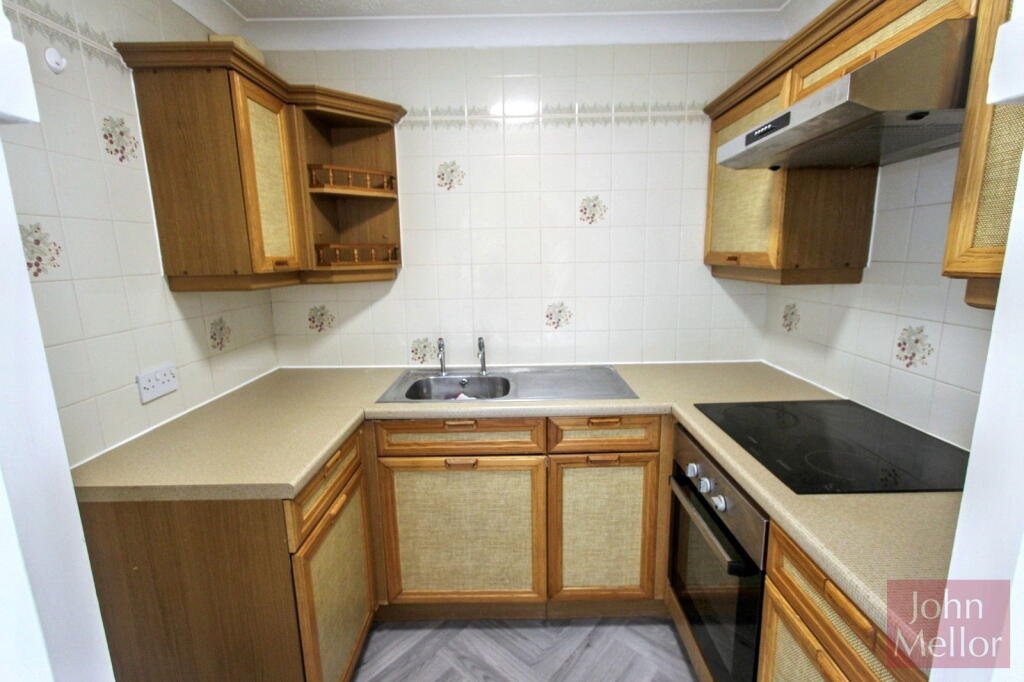 Tatton Court, Heaton Moor SK4 4NL photo 4