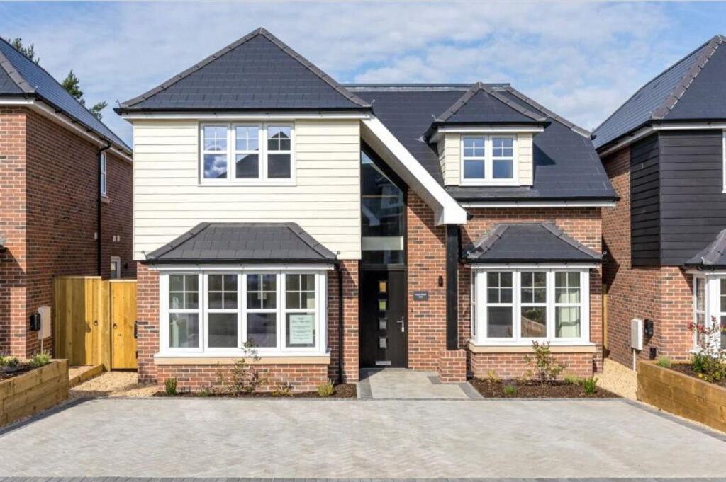 Oaks Drive, St. Leonards, BH24 2QR