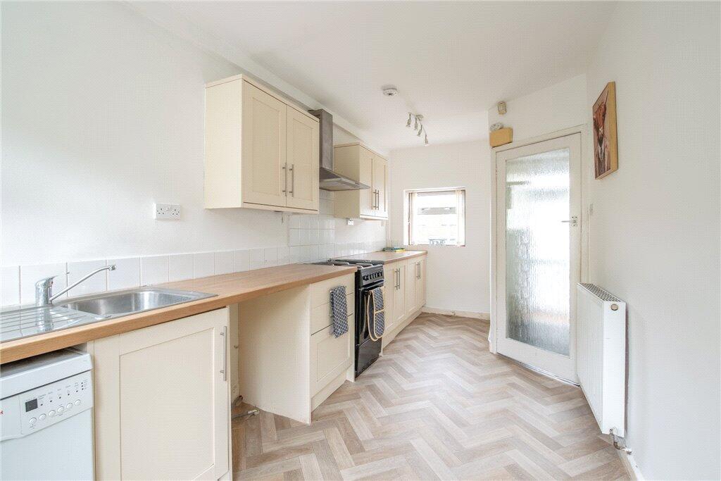 House in Bradford, Ferncliffe, Bingley - More