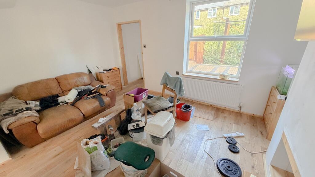 House in Sutton - More
