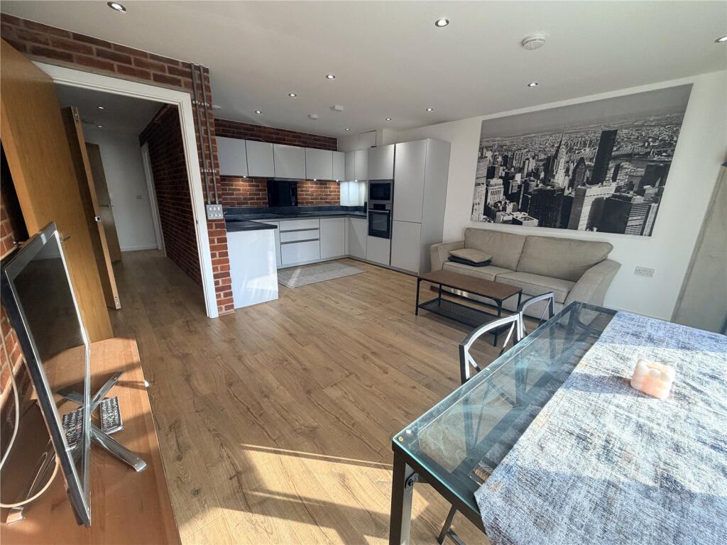 Apartment in Watford - View 3