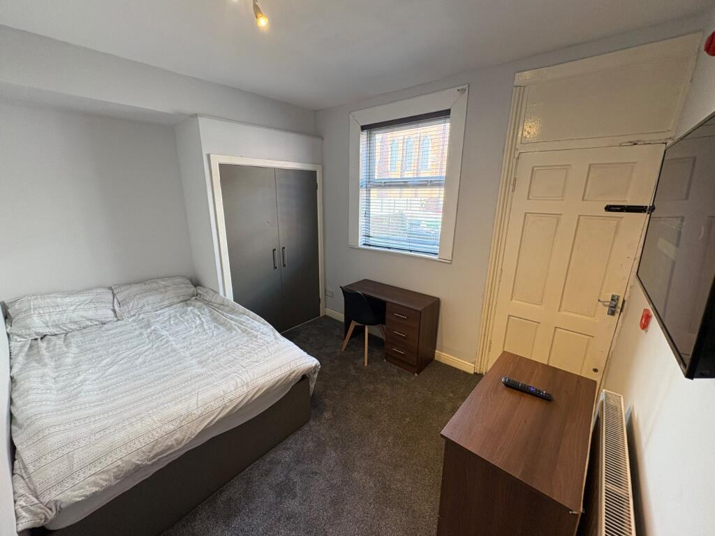 House in Leeds, Hyde Park - View 4