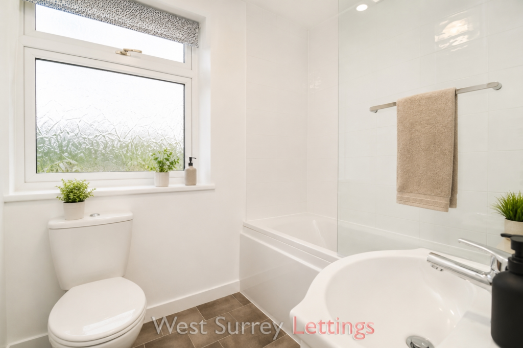 House in Woking, Pyrford Green, Surrey - More