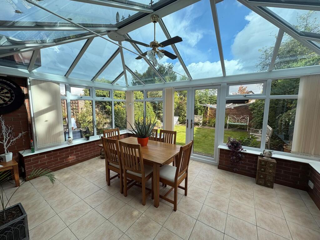 Greenacre Drive, Codsall, Wolverhampton WV8 photo 4