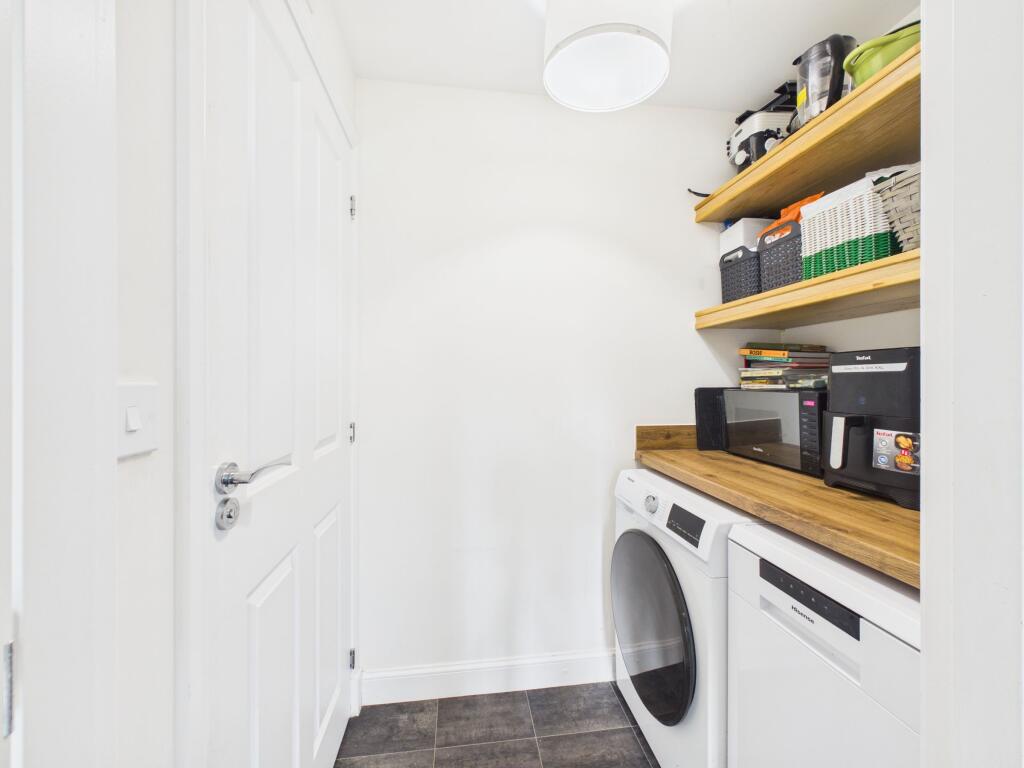 Highbury Grove, East Kilbride, Glasgow - More
