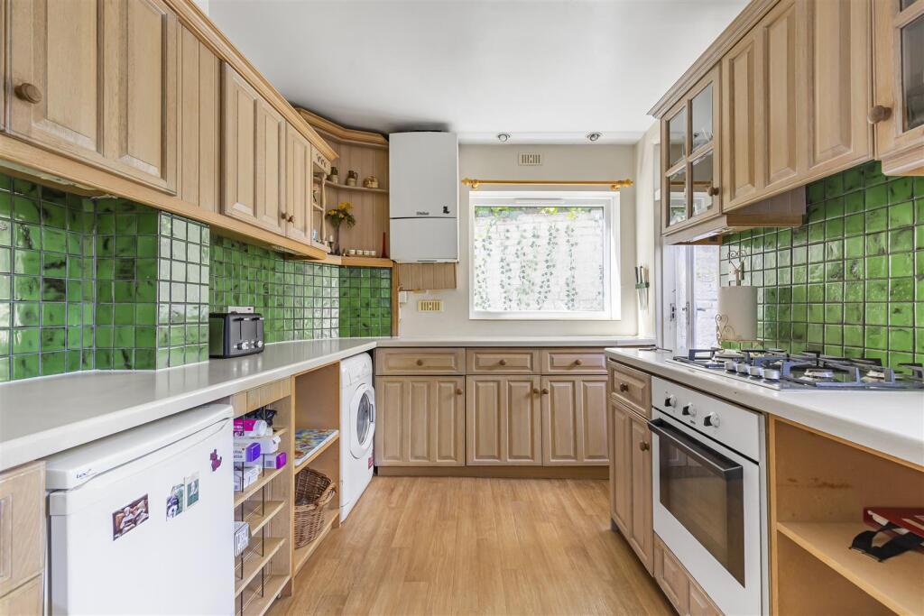 Vicarage Gardens, East Sheen, SW14 photo 4
