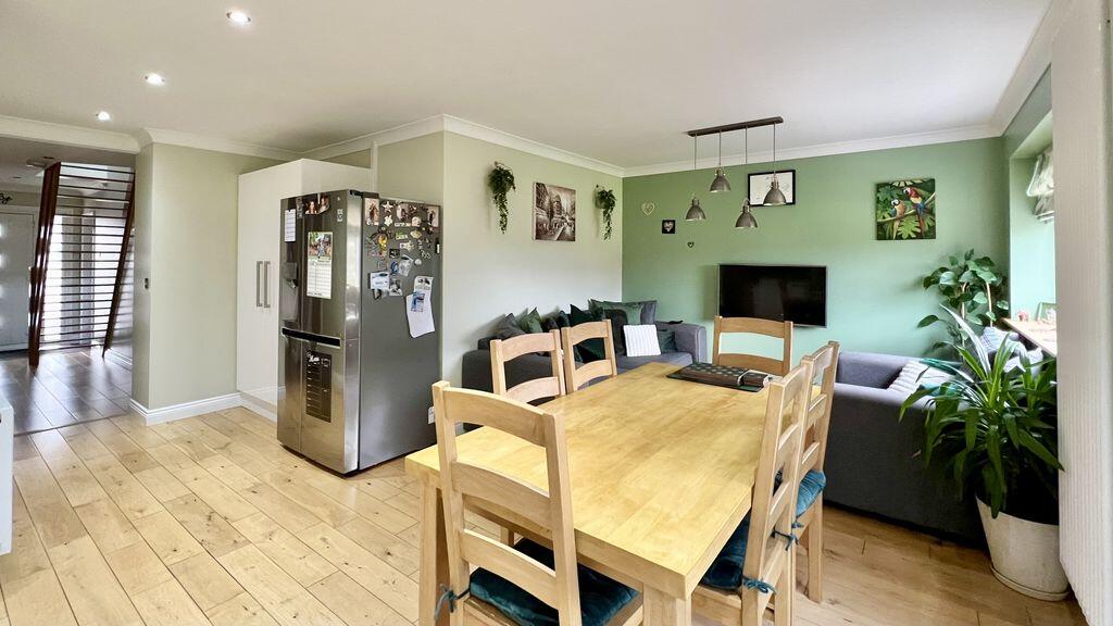 House in Gunness, North Lincolnshire - More