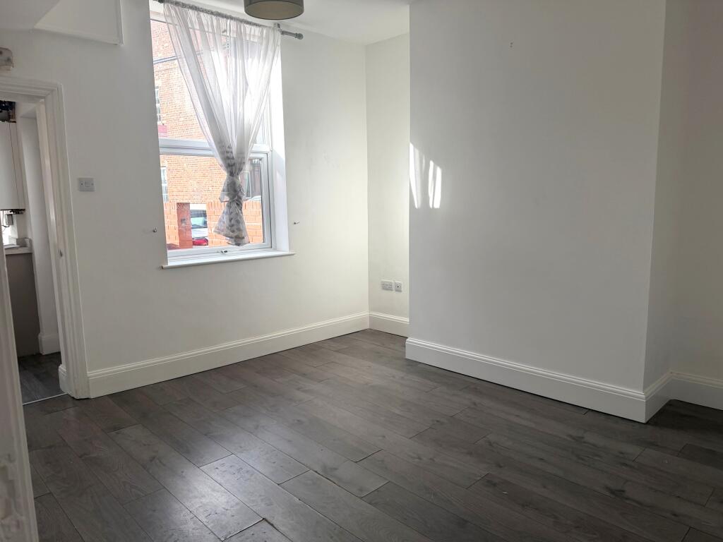 8 Marsden Street, Chesterfield S40 1JY photo 5