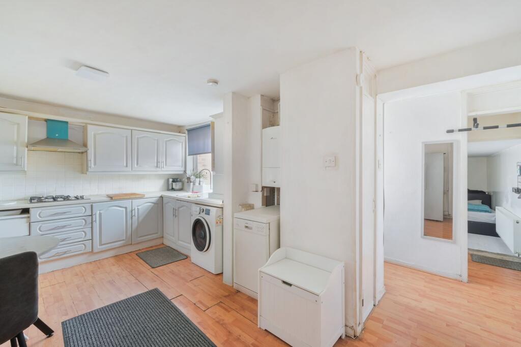 House in Kingston upon Thames - View 4