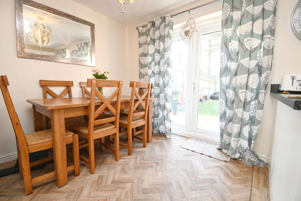 Kestrel Road, Barnsley, S75 1AR photo 5