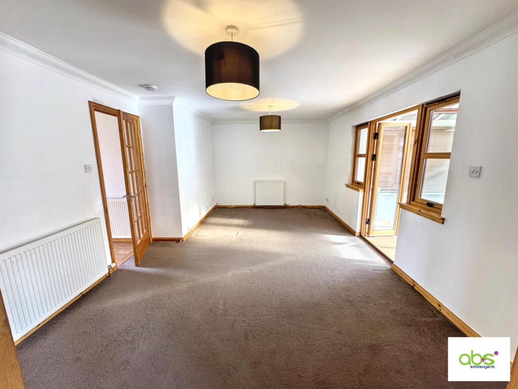 House in Elgin, New Elgin - View 5
