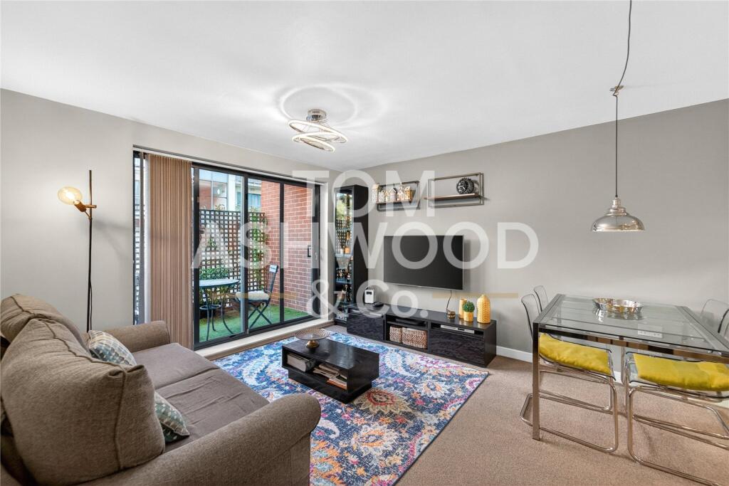Apartment in Ilford - More