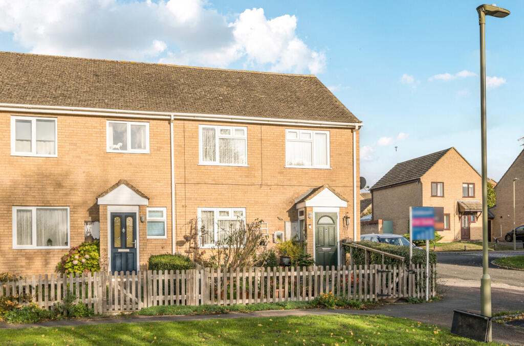 3-bed terraced on Weavers Close, Witney, Oxfordshire, £375,000