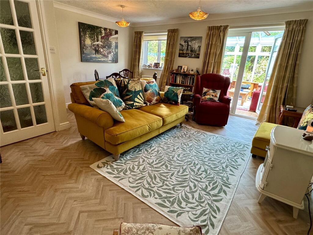 Dening Close, Chard, Somerset, TA20 photo 3