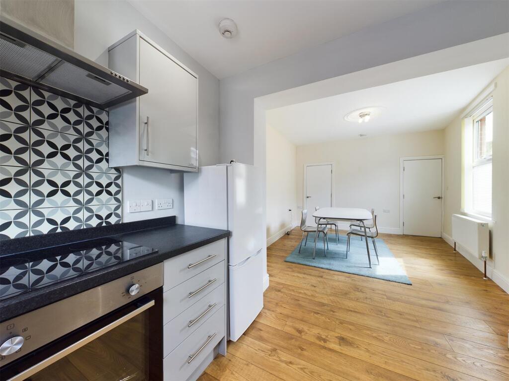 4 bedroom terraced house for rent