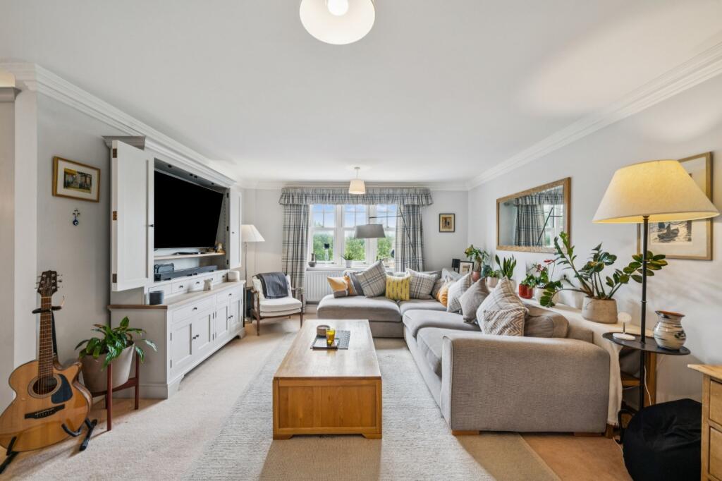 Main image of property: Parr Place,
23-27 Chiswick High Road, W4