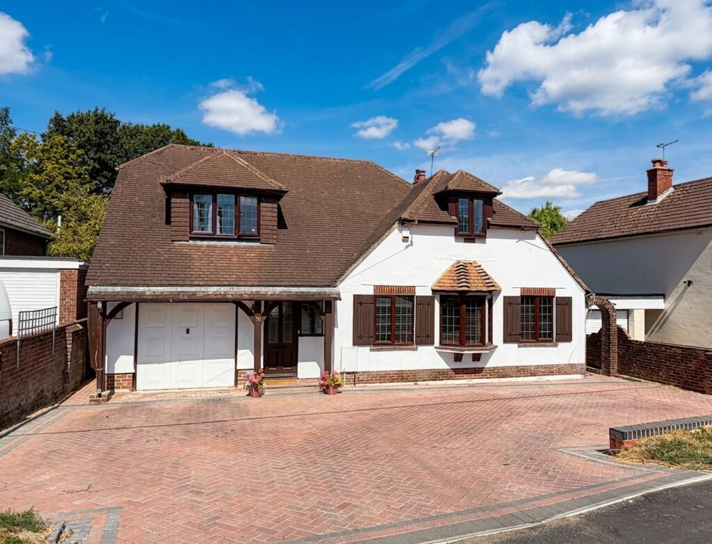 Main image of property: Crescent Road, North Baddesley, SO52