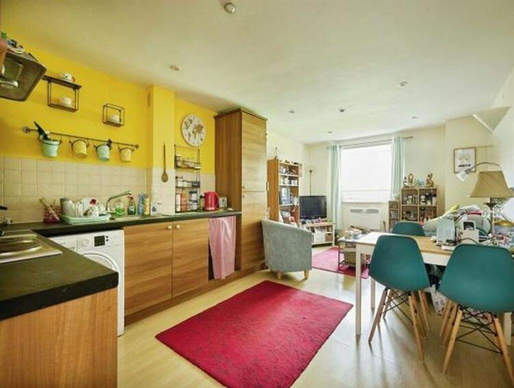 Apartment in Salisbury, St. Paul's - View 4