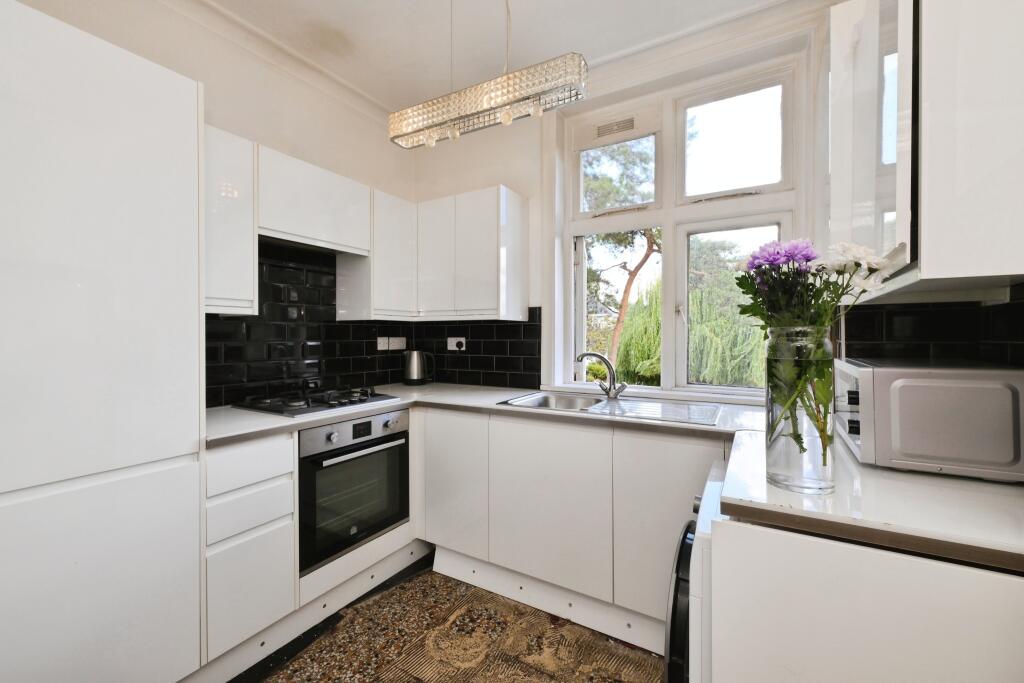 Apartment in Waltham Cross, Churchgate - View 3