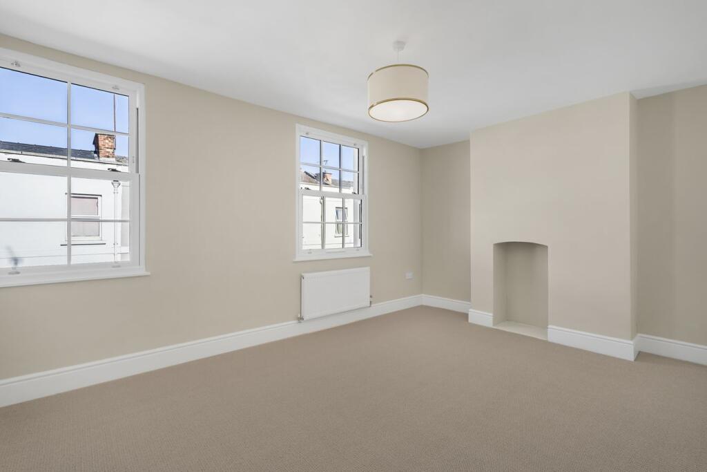 House in Gloucester - View 5