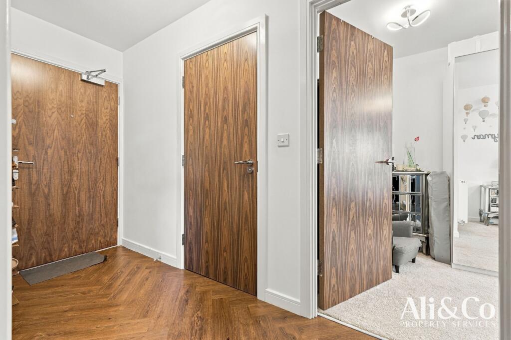 Apartment in Romford - View 4