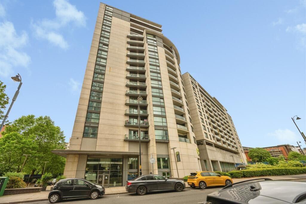 Apartment 254 Centenary Plaza, 18 Holliday Street, Birmingham, B1 1TH