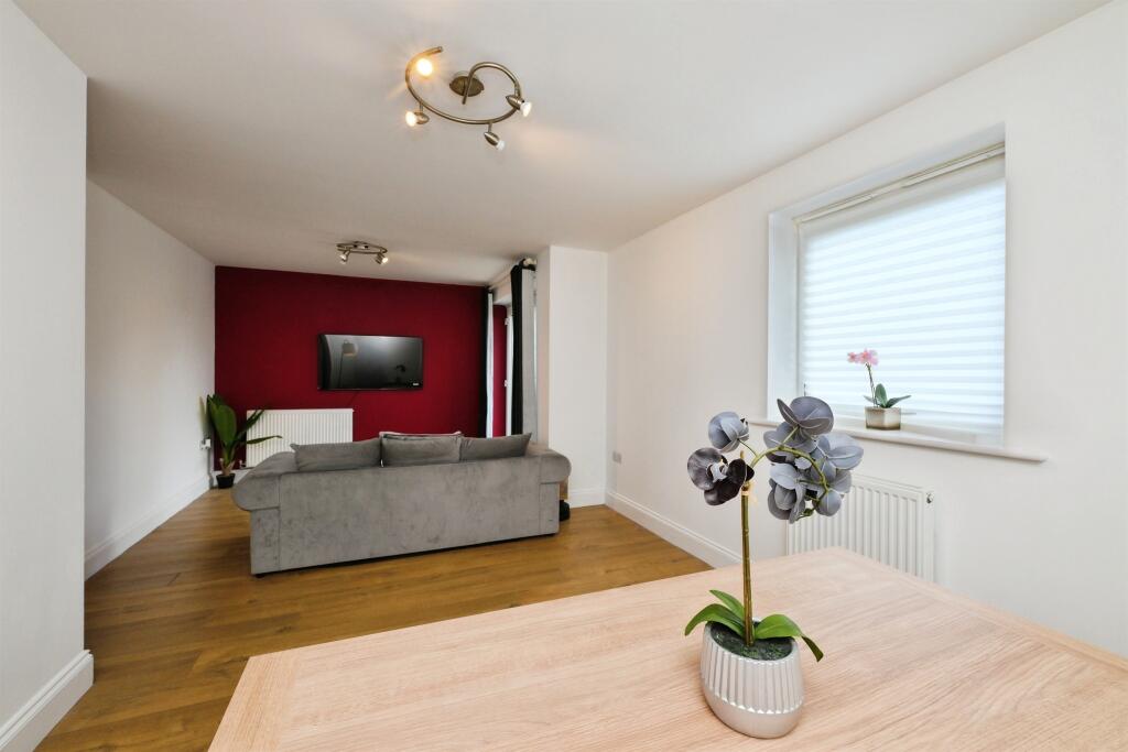 Apartment in St Albans - View 4