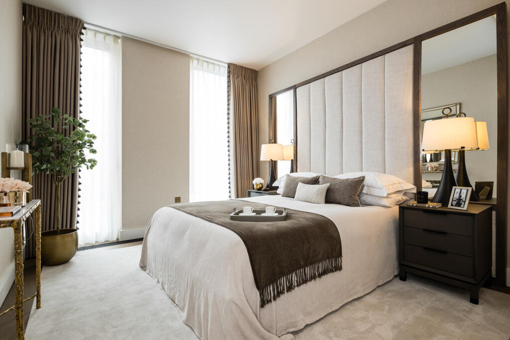 Brompton Road, Knightsbridge, London, SW3 - View 2