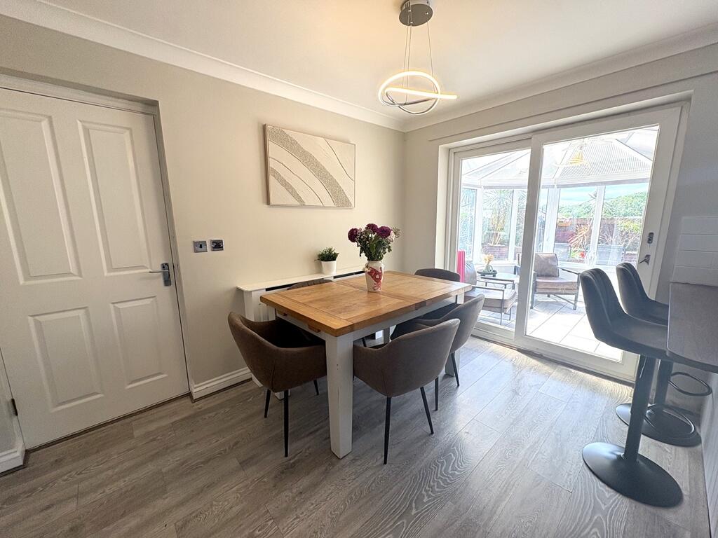 Woodmans Crescent, Honiton photo 4