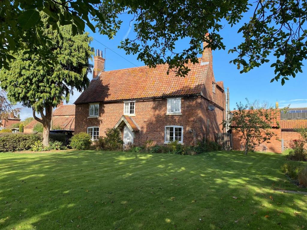 4-bed other on Moorhouse, Newark, £375,000