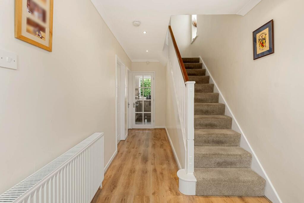 House in Huddersfield, Fixby - View 4