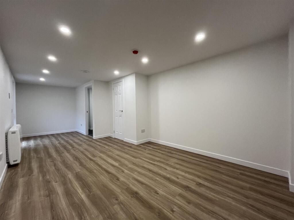 Apartment in Perth, Upper Craigie - More