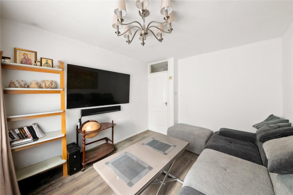 Apartment in Southall - View 3
