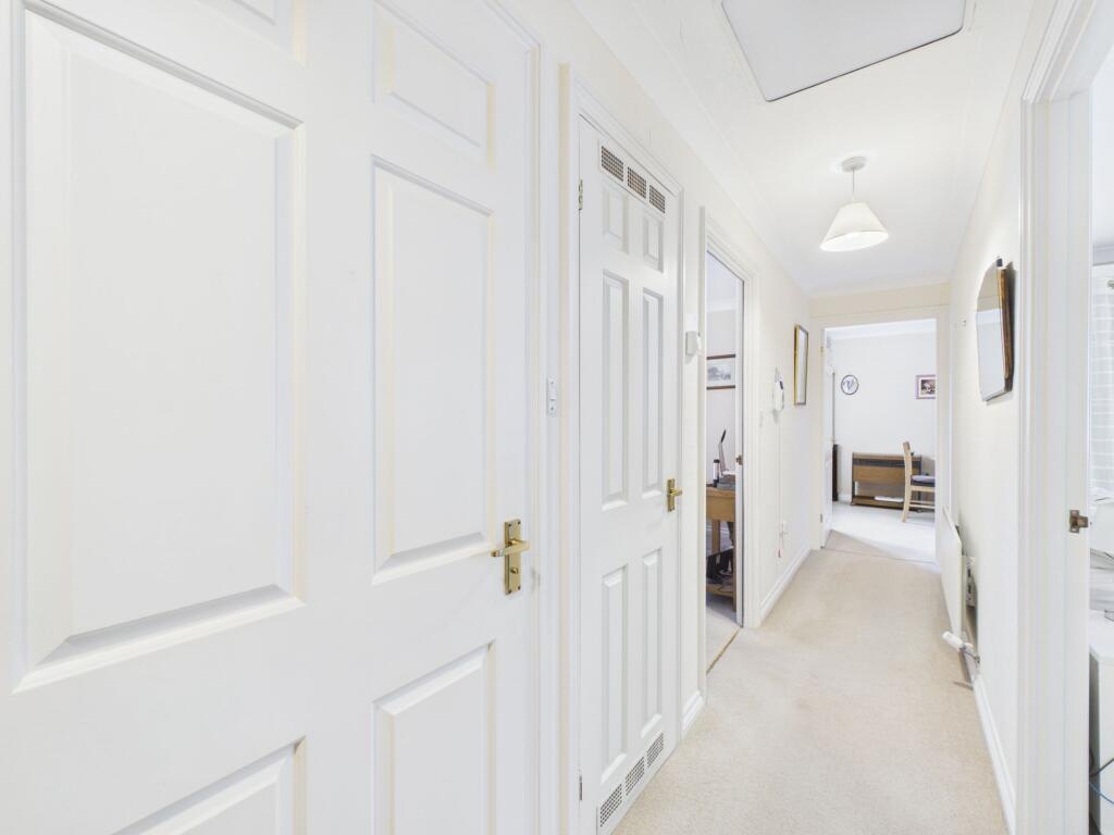 Apartment in Bracknell - View 5