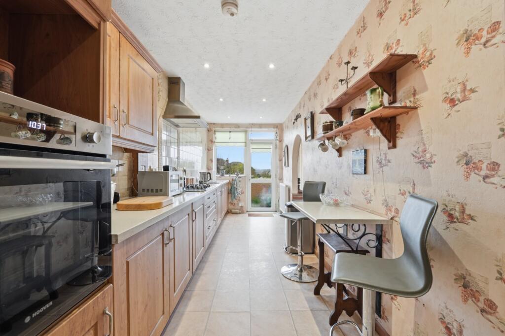 House in Rushcliffe, Compton Acres - More