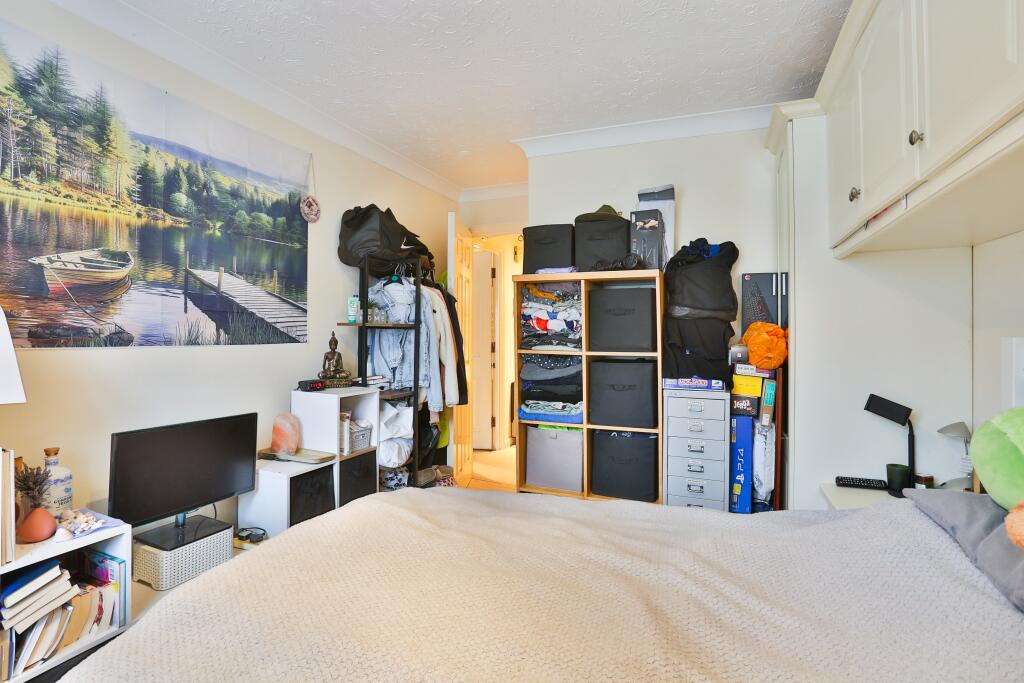 Apartment in Kingston upon Thames - More
