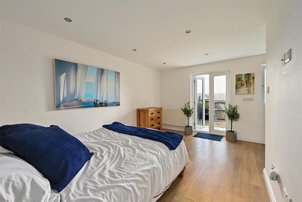 House in Basingstoke and Deane, Oakridge - View 5