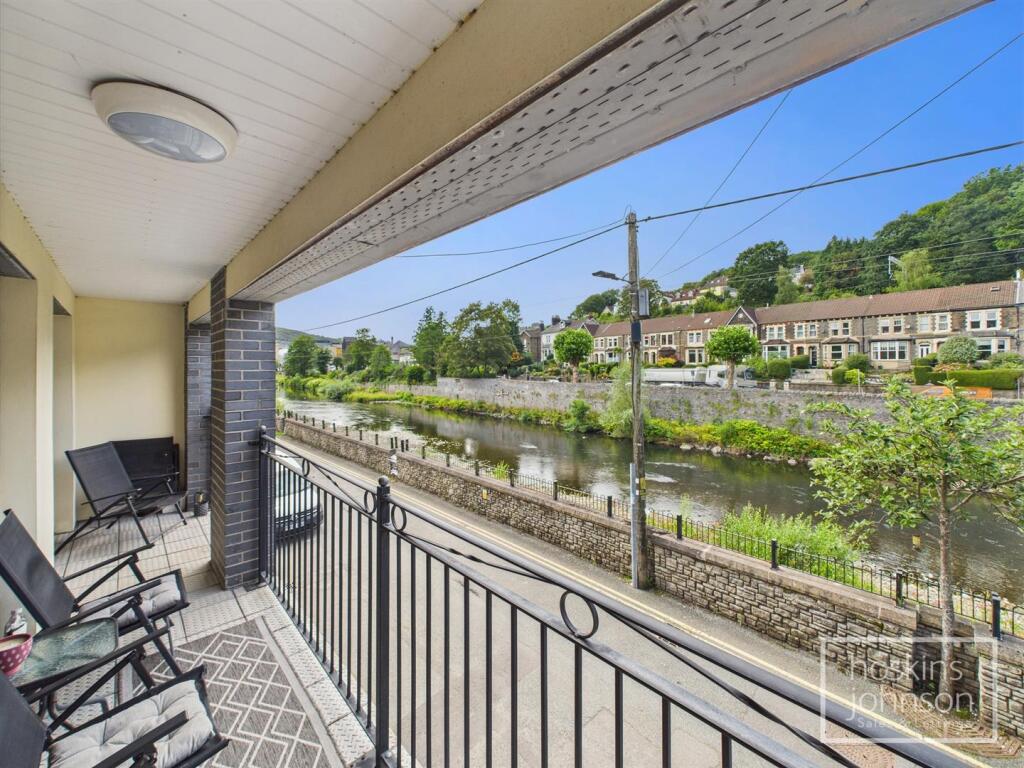 House in Pontypridd, Trallwn, Graigwen - View 2