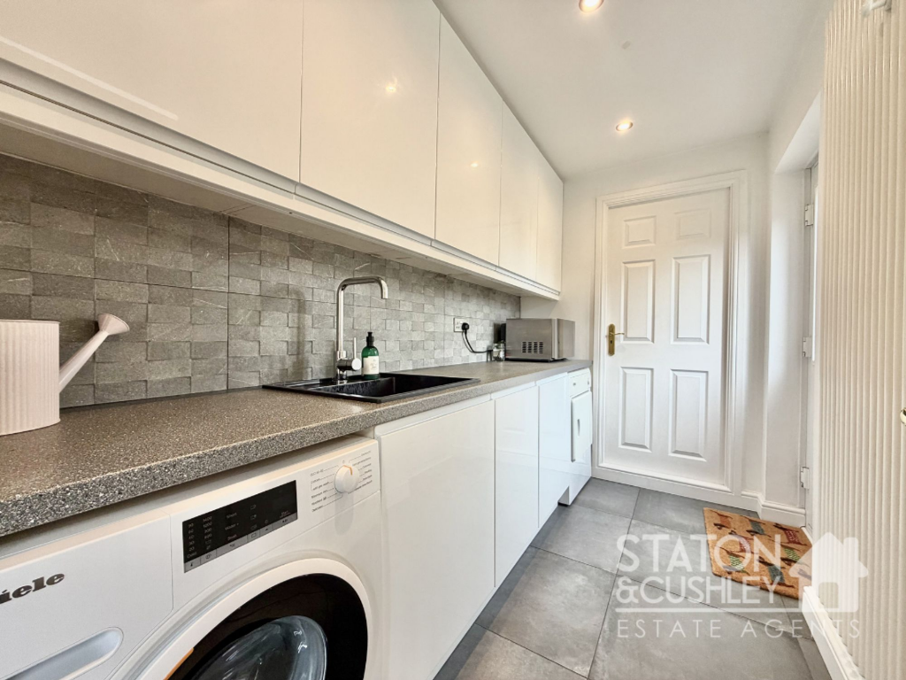 House in Mansfield, Nottinghamshire - View 5