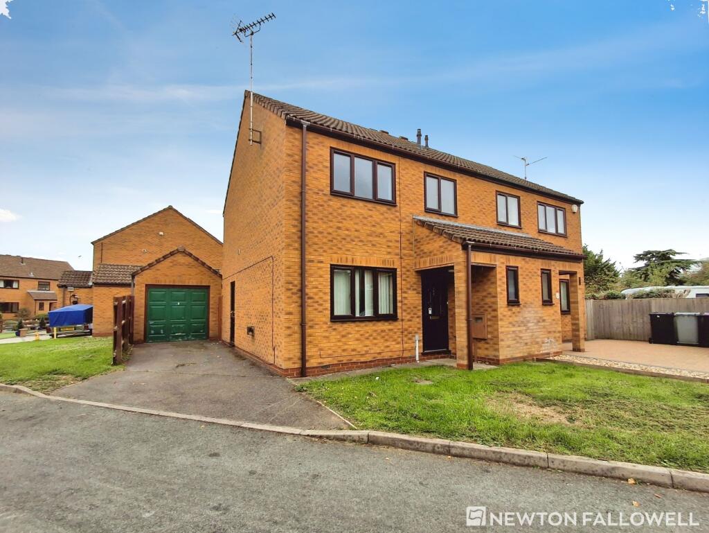 3-bed semi-detached on Essex Way, Bourne, PE10, £240,000