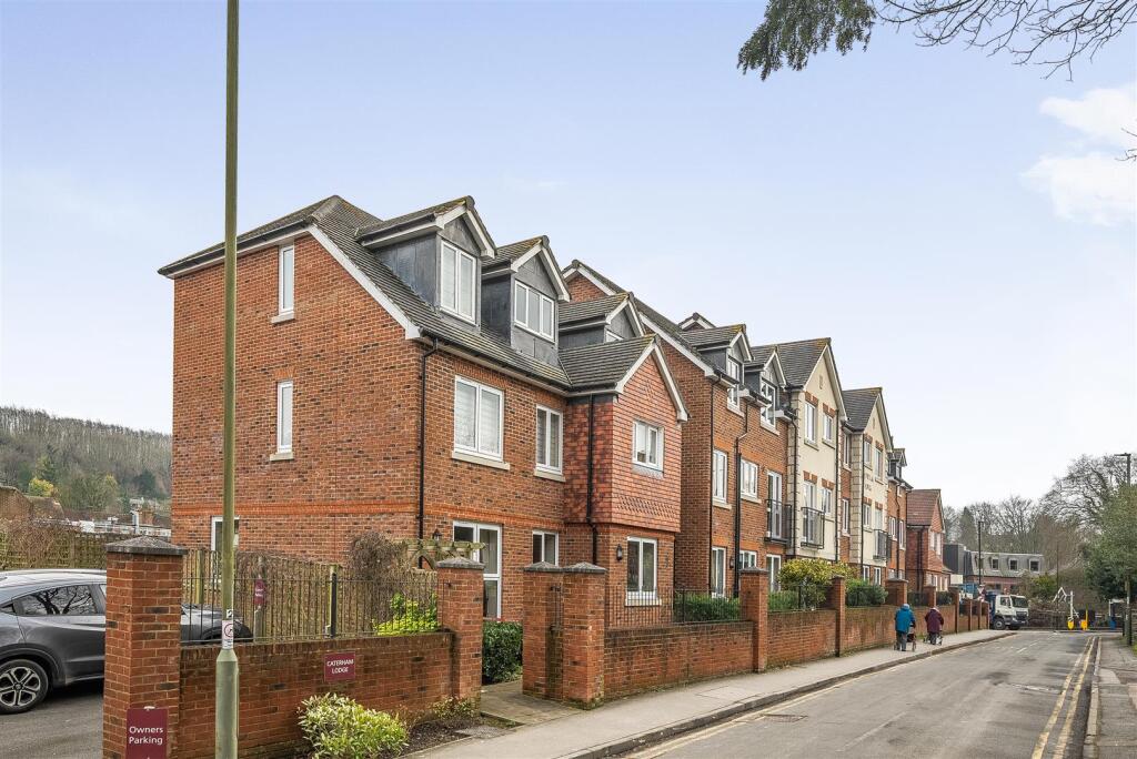 2-bed house on Caterham Lodge, Caterham, Surrey, £170,000