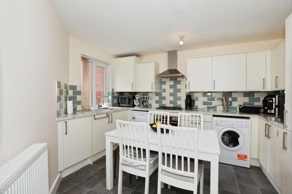Alderley Rise, Burslem, Stoke-on-trent, ST6 photo 4